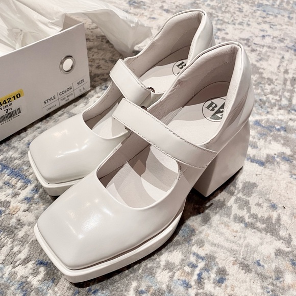 B2 CAMILLA White Leather Mary Jane Heels (NWB) - Picture 3 of 11